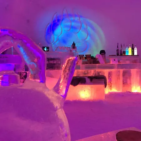 Hotelli Snowlounge Aurorahut Glass Igloos & Ice 3*