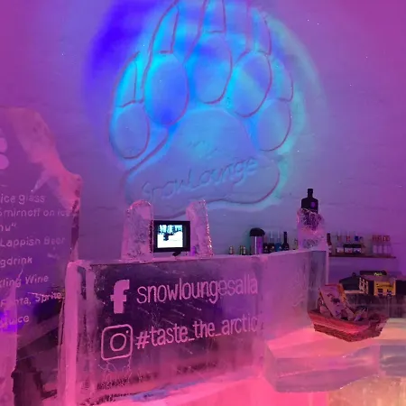 Snowlounge Aurorahut Glass Igloos & Ice Hotelli Onkamo (Lapland)