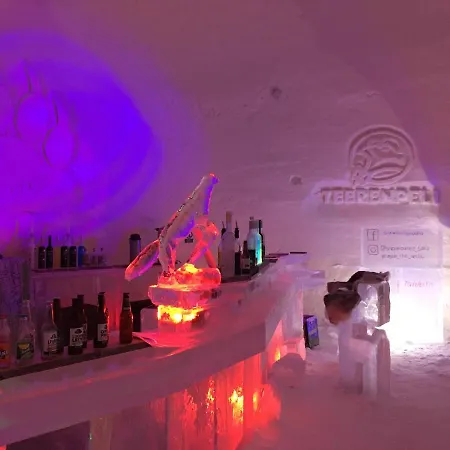 Snowlounge Aurorahut Glass Igloos & Ice Onkamo (Lapland)