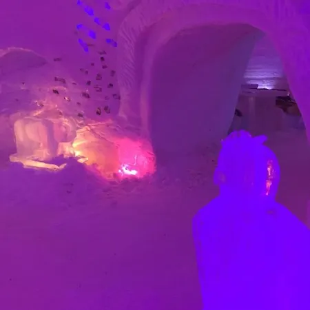 Snowlounge Aurorahut Glass Igloos & Ice Hotelli Onkamo (Lapland)