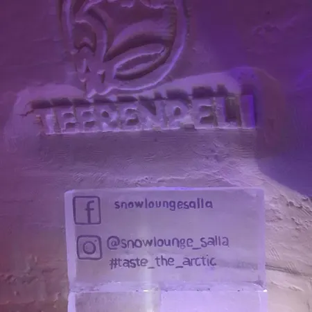Snowlounge Aurorahut Glass Igloos & Ice Hotelli