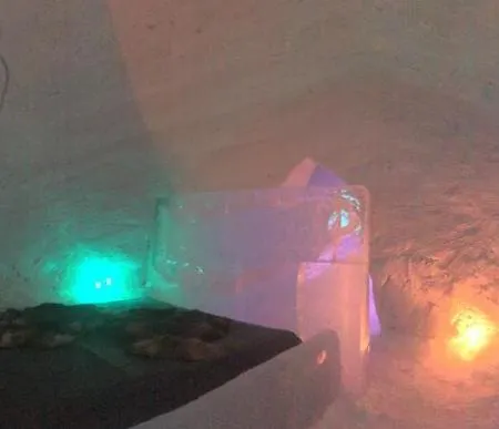 Snowlounge Aurorahut Glass Igloos & Ice 3*