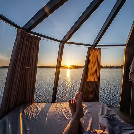 Snowlounge Aurorahut Glass Igloos & Ice Hotelli Onkamo (Lapland)